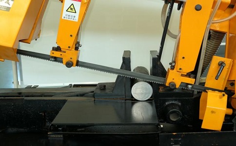 金牛数控带锯床自动送料精度会出现偏差吗？