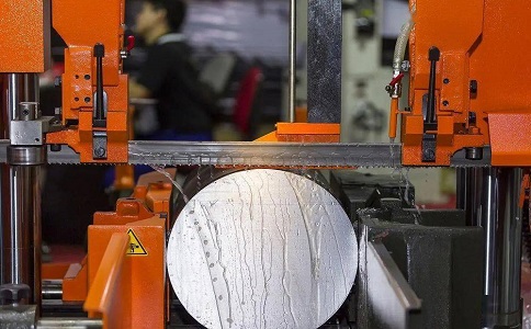 金牛立式金属带锯床切削出现跑带故障解决方法！